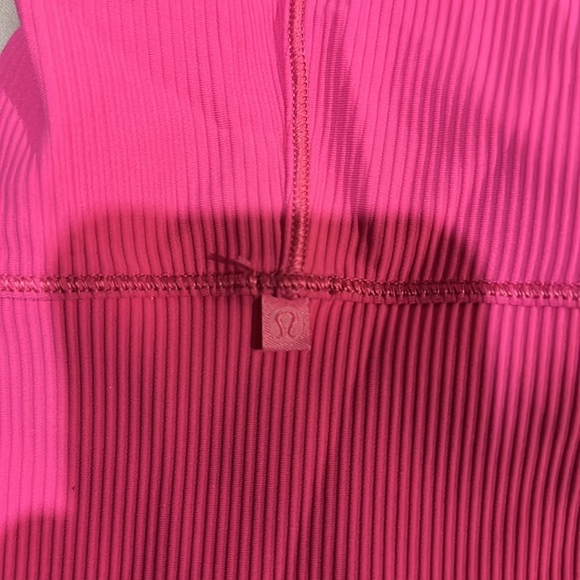 Lululemon tank top never worn - Picture 3 of 3